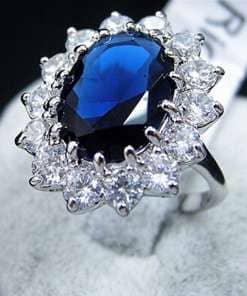 Suure sinise kiviga sõrmus