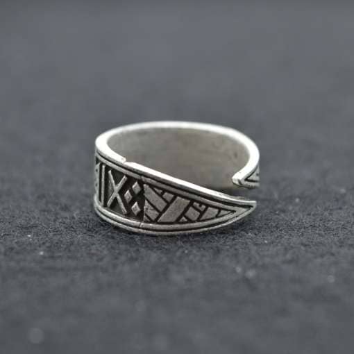 Viikingite stiilis meeste sõrmus