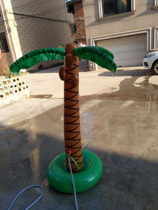 Täispuhutav vett pritsiv palm