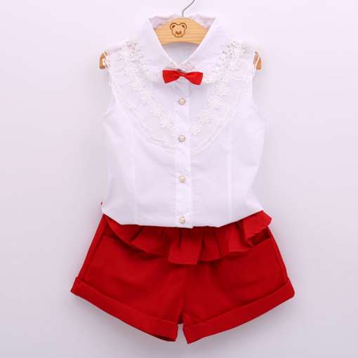 Komplekt valge särgi ja punaste pükstega