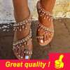 Rippuvate pärlitega pruunid sandaalid